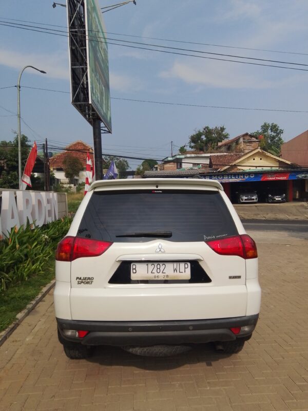 Mitsubishi Pajero Exceed matic tahun 2010 - Gambar 3